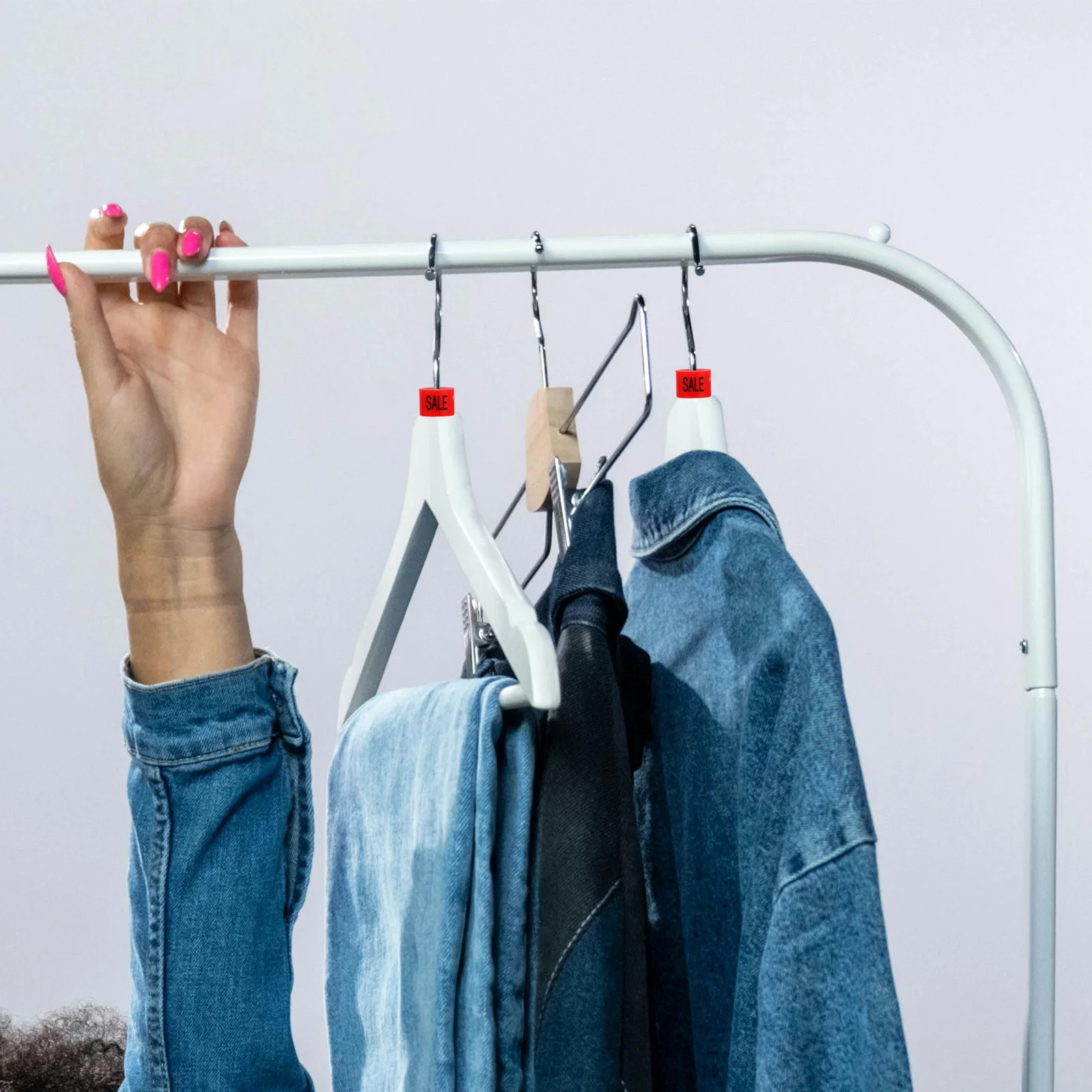 

100Pcs Size Circle Sale Markers Red Plastic Clothes Hanger Tags Sale Garment Color-Coding Kit Tags Hanger Markers