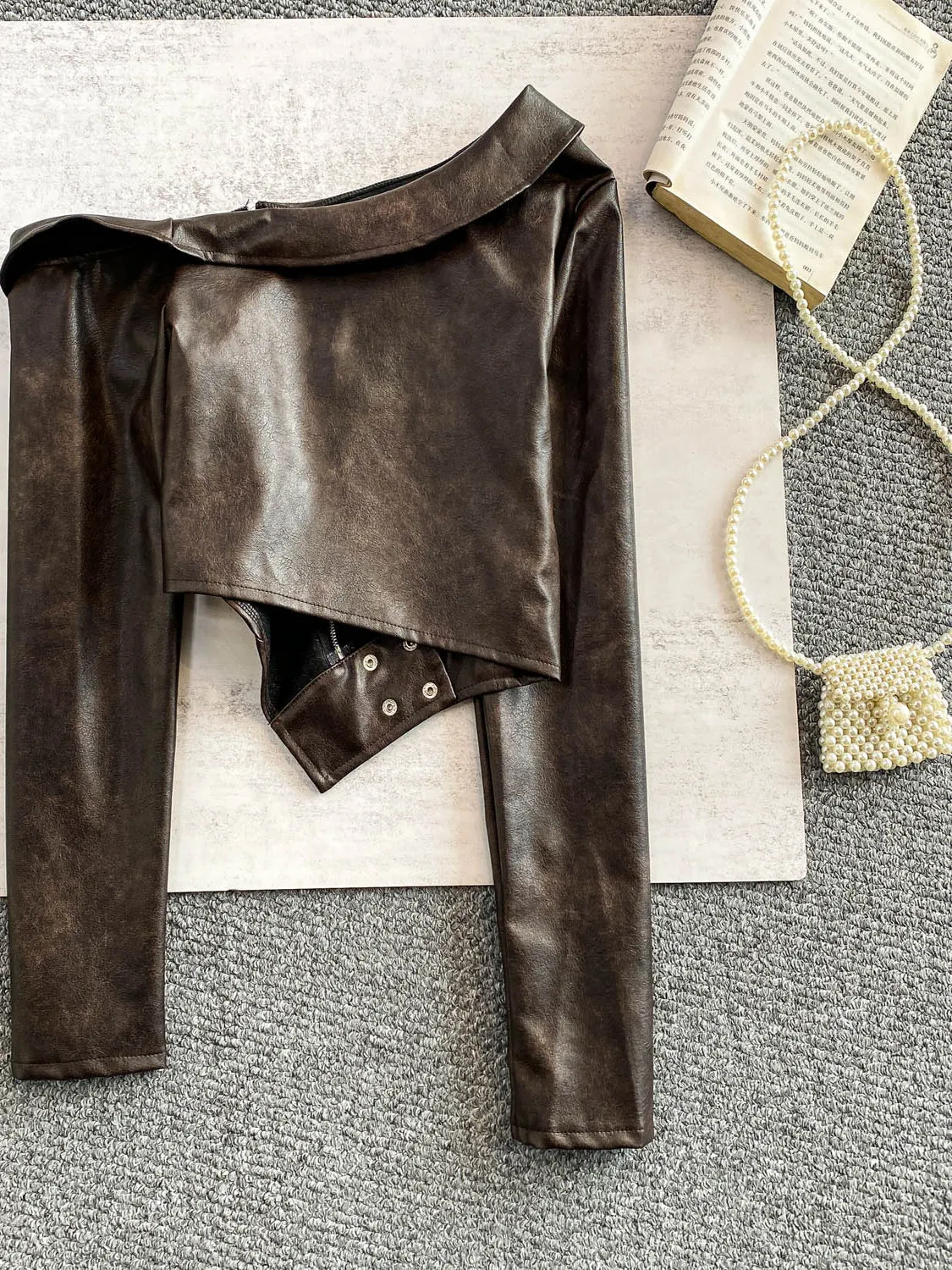 Cool Sle Slim Fit Biker Leather Jaet One oulder Zipper da donna Faionable Sli Casual Long Sve Color