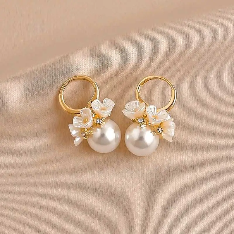 Trendy Cute Shell Flower Imitation Pearl Hoop Earrings For Women Korean New Fashion Inlaid Zircon Wedding Earring Party Jewelry