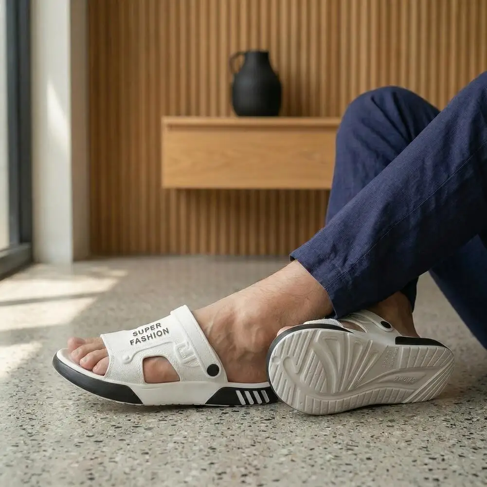 

Men's hollow out slippers made of EVA material anti slip and breathable soft and comfortable in summer with good quality