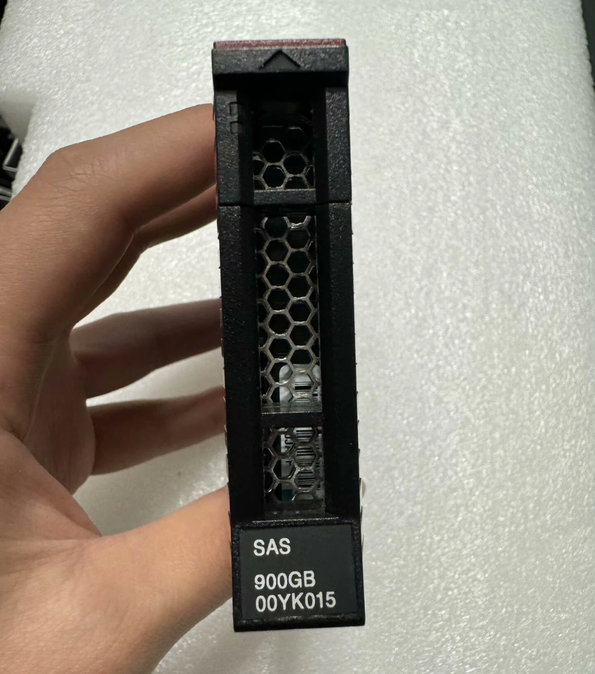 

For 7XB7A00026 00YK015 900GB 10K 12G SAS 2.5-inch server hard drive