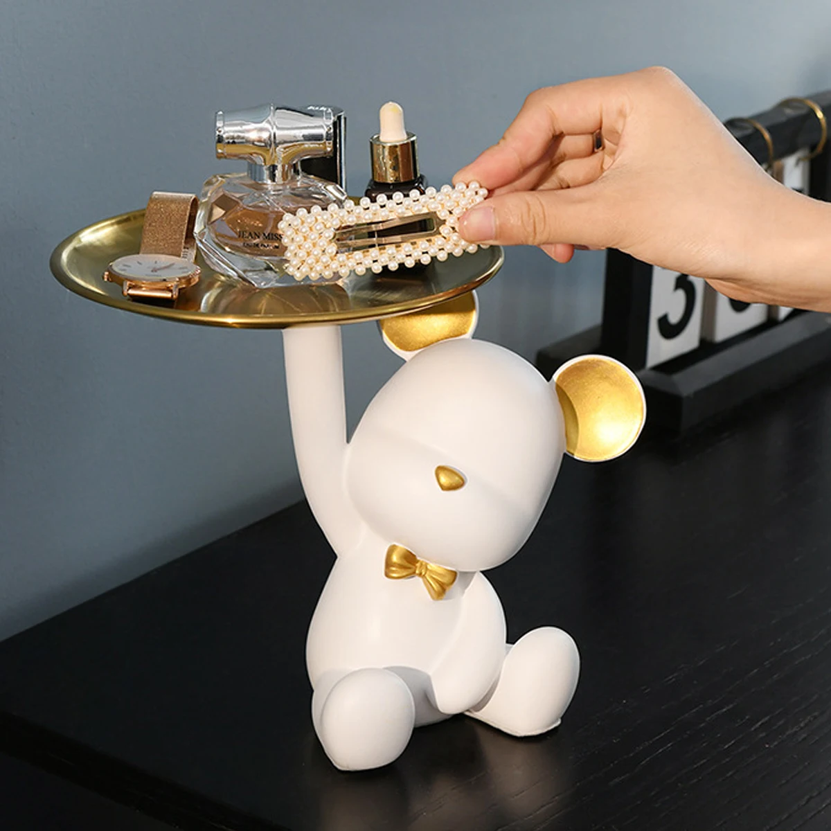 Nordic Bear Storage Tray Creative Figurines Ornaments Living Room Porch Desk Home Resin Decoration Keys Candy Storage Home Decor