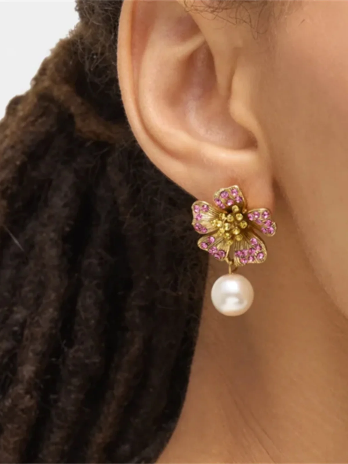 

European and American retro style three-dimensional flowers simple fashion personality niche design pearl earrings