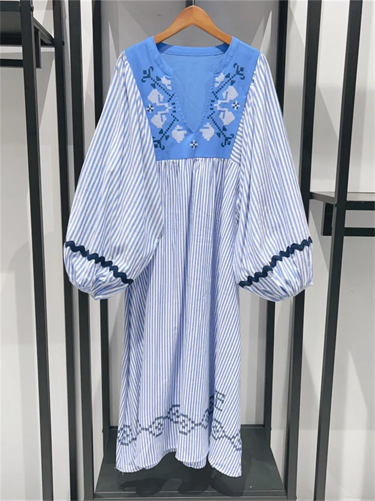 

Women's Floral Embroidered Long Sleeves Blouse or Lady Lantern Sleeve O-Neck Dress Autumn 2024 New Loose Blue Striped Shirt