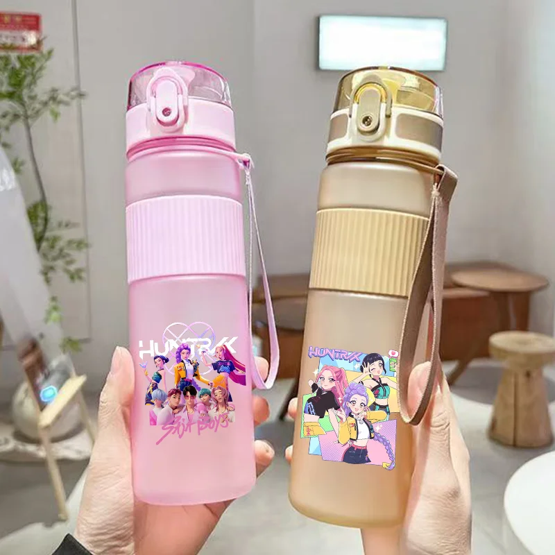 Botella de agua KPop Demon Hunters de 550ML, patrón de dibujos animados de Anime impreso, lindas botellas deportivas para exteriores para niños y niñas, regalos de fiesta de cumpleaños