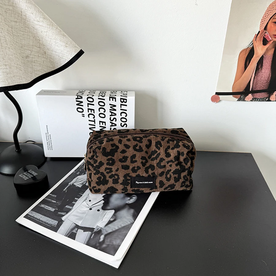 Small Print Leopard Makeup Bag Large Capacity Cosmetic Pouch Lipstick Holder Organizer for Women Travel Portable Beauty Case