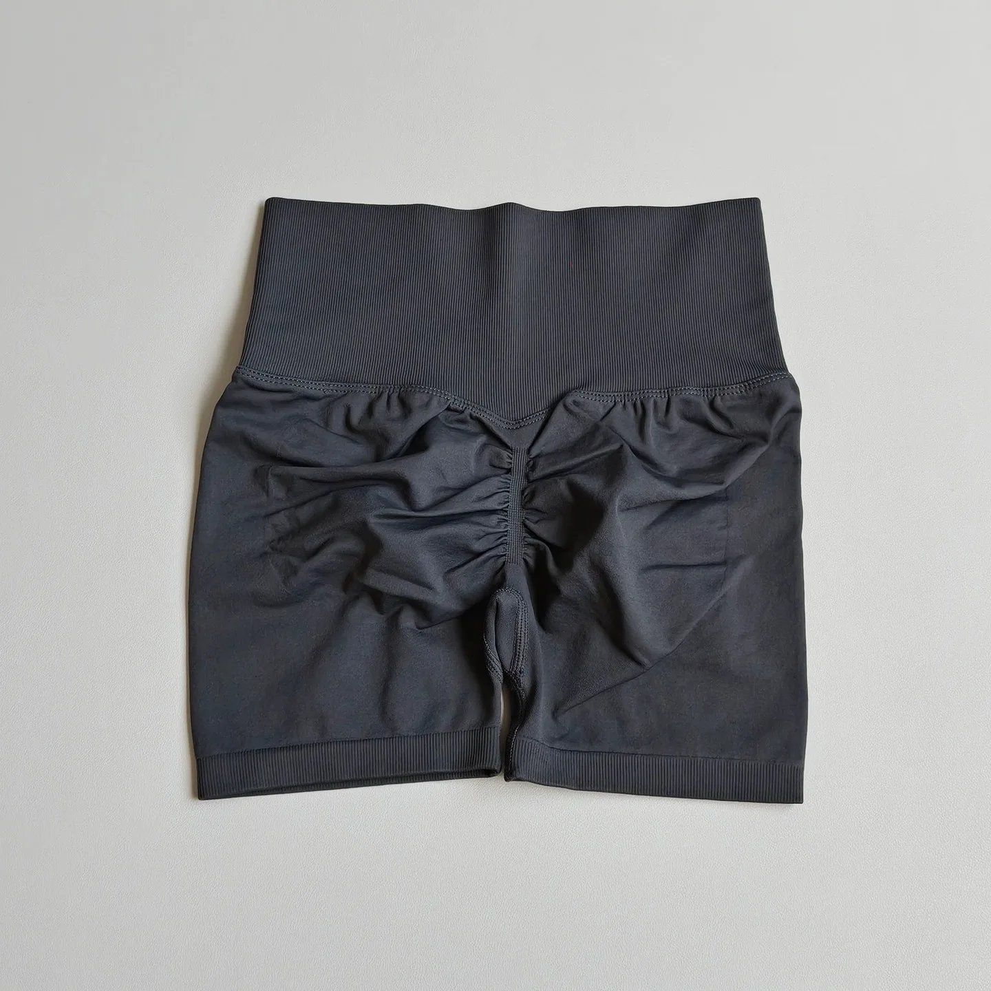 Hochelastische Fitness-3/4-Hose, stoßdämpfende, pfirsichförmige, figurformende Hose, eng anliegende Fitness-Shorts mit Bauchkontrolle für Damen – Detail 12