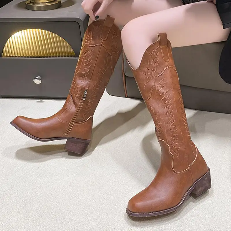 

Винтажные ботинки для верховой езды из искусственной кожи с тотемным принтом и боковой молнией, женские модные ботинки в стиле вестерн на среднем каблуке, женские зимние пикантные сапоги до колена 2025 г.