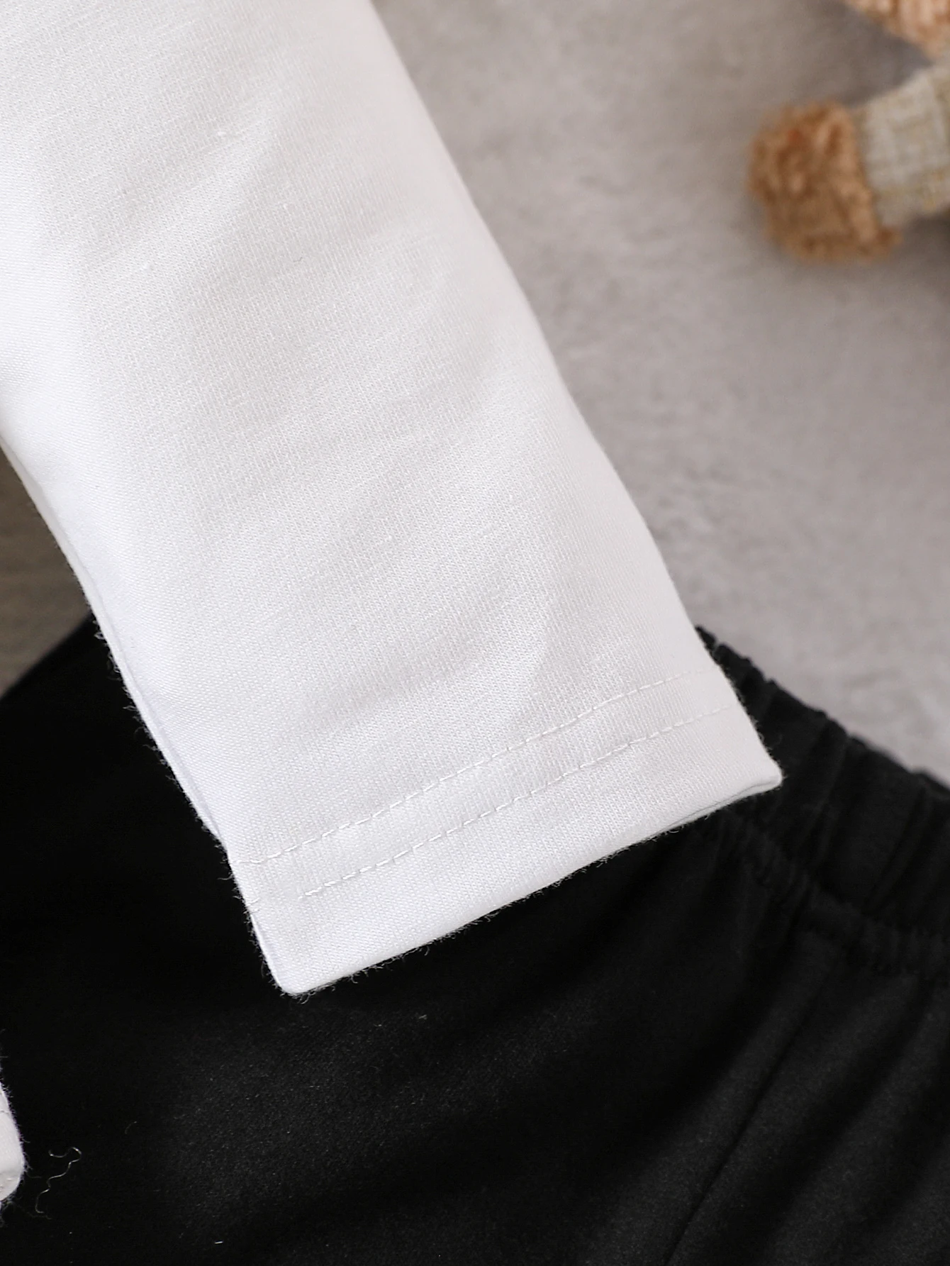 Niedliches Cartoon-bedrucktes zweiteiliges Set für Baby-Jungen, langärmliger Dreieck-Overall mit elastischer Hose für den Herbst – Detail 5
