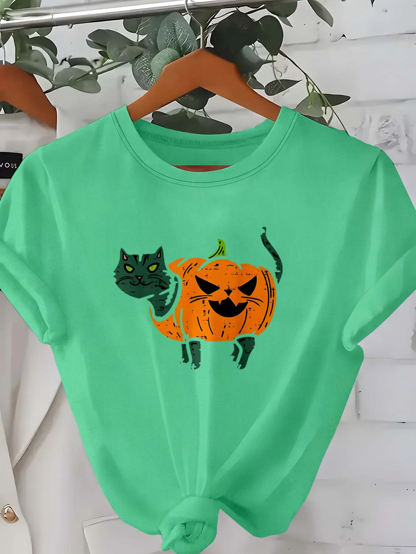 

Plus Size Halloween - Inspired Garment With Whimsical Cat - Pumpkin Fusion Motif For Spooky Season Style