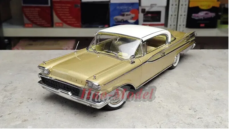 Sunstar 1/18 For Mercury Parklane Alloy Model Car Diecast Metal Toys Boys Birthday Gifts Hobby Display Collection Ornaments Gold