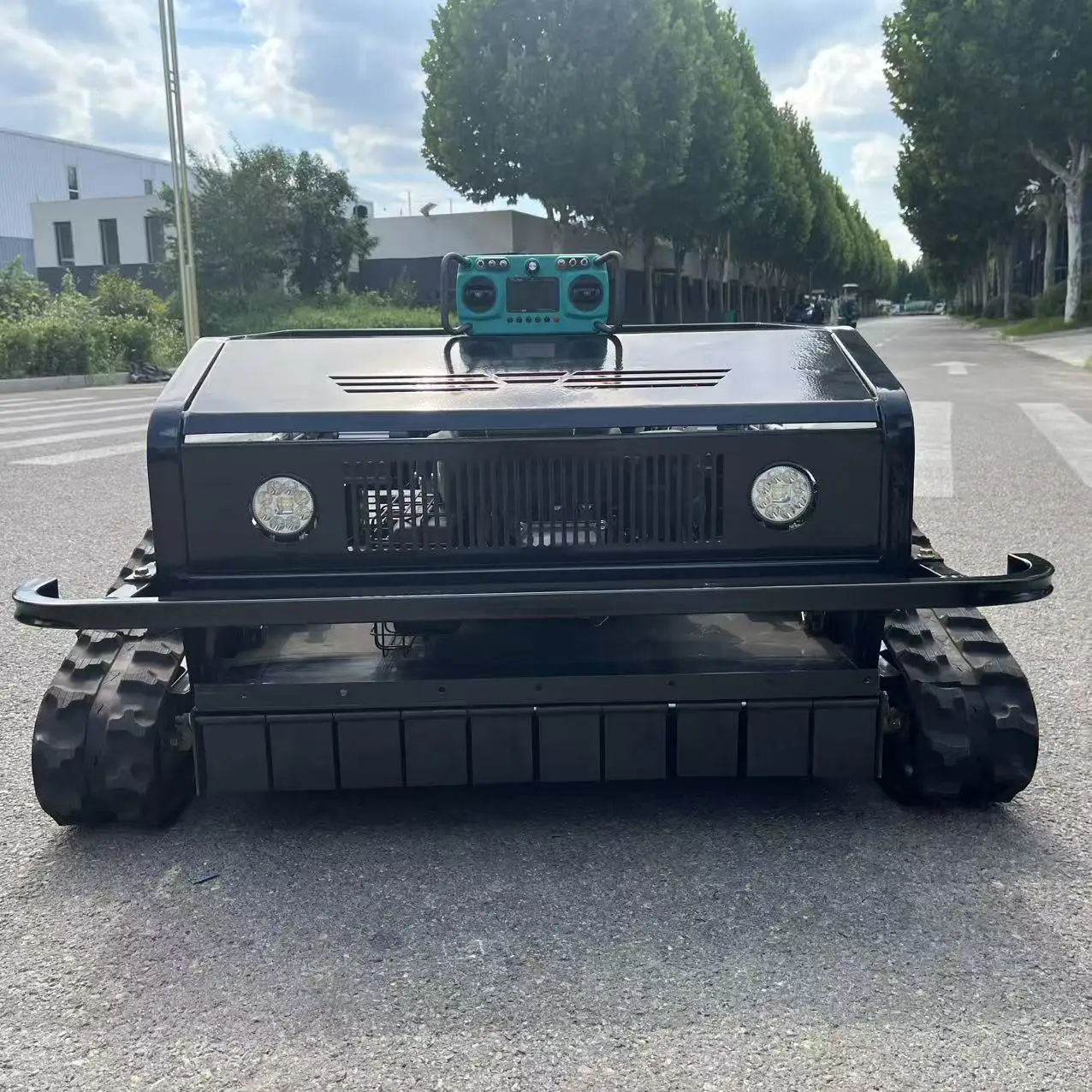 800MM 원격 제어 잔디 깎는 기계, 경사진 정원용 자동 등반 기능, 가정용으로 완벽, 상하 경사면 잔디밭에 적합, 간편