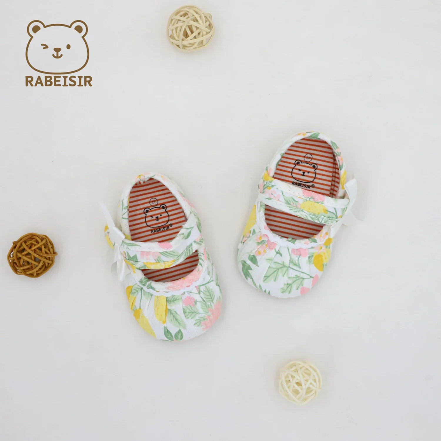 

Детская обувь, туфли на плоской подошве, детские прогулочные туфли, мягкая подошва, противоскользящие, милые и свежие, подходят для всех сезонов.