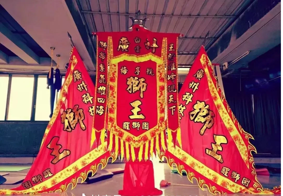 

192 см * 128 см Танец Льва 3 шт. Размер флага 3 двухслойный сатин 2 треугольника 1 прямоугольник Церемония Банер ДекорДверь Фестиваль Карнавал