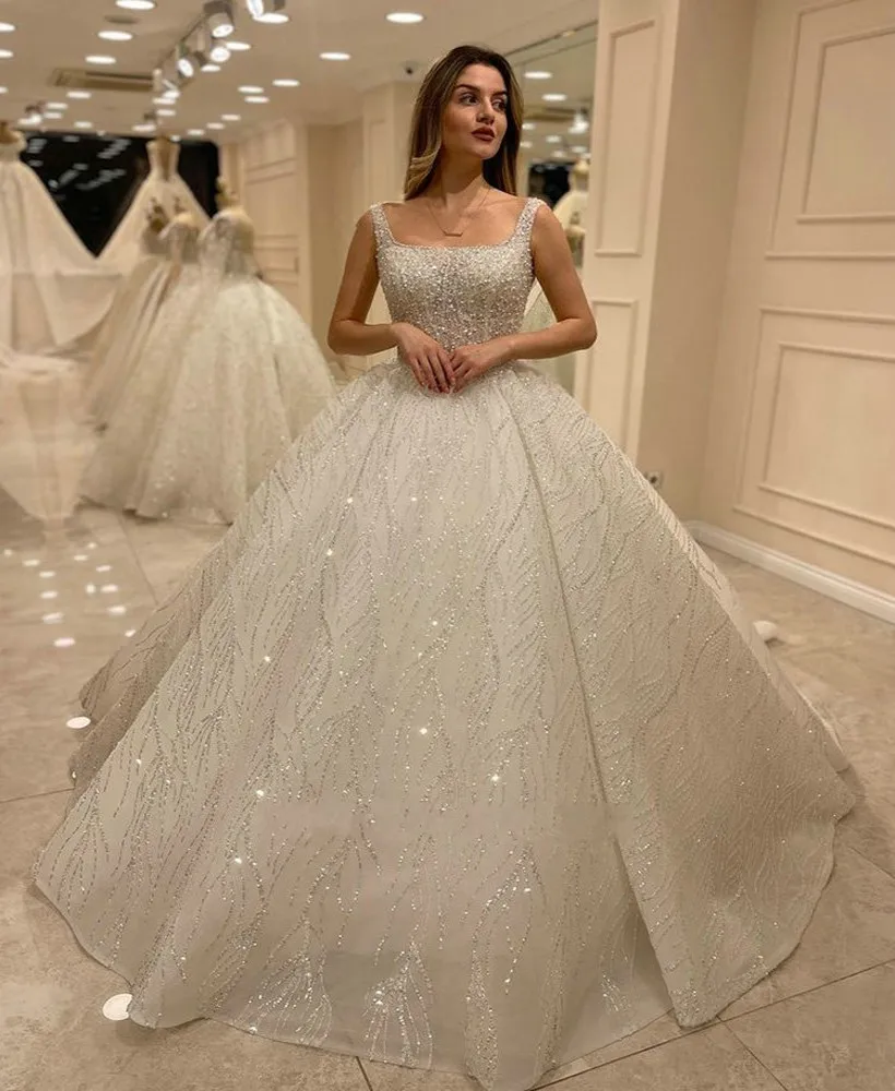 2024 Princess Sleeveless Beading Sequined Dubai Ball Gown Wedding Dress Square Collar Pearls Crystal Saudi Arabic Bridal Gown