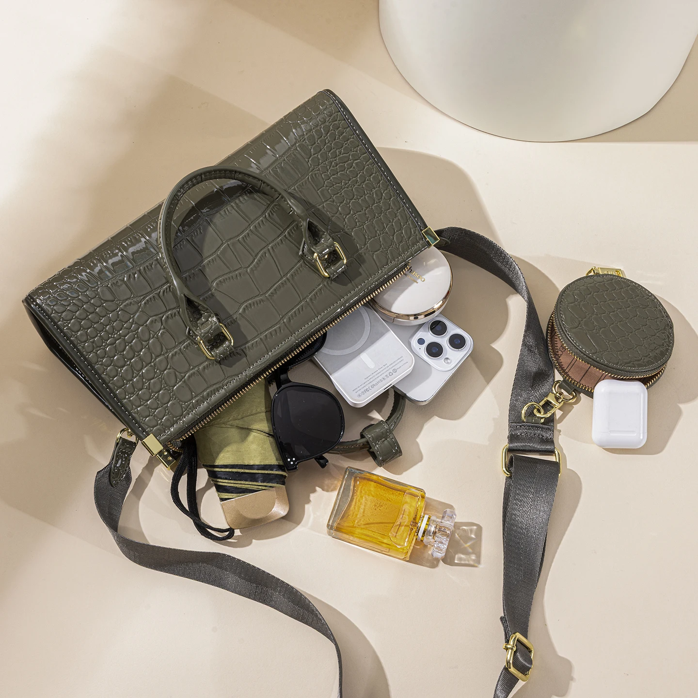 2026 New Luxury Handbag for Women, Vintage Olive Green Crocodile Pattern Tote Bag, Designer Niche Brand Structured Bag, Pu Leather Versatile Shoulder and Crossbody Bag for Women, Includes Coin Purse, Multi-Compartment Design, Partitioned Storage, Suitable for Workplace Commuting and Daily Wear
