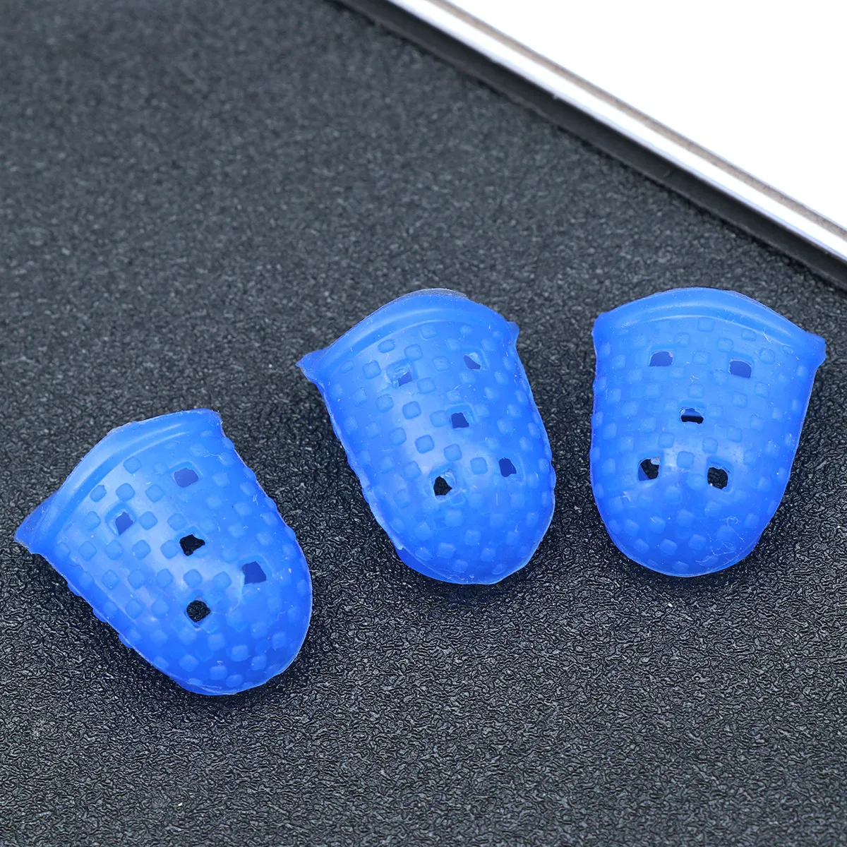 

3Pcs Silicone Finger Guard Fingertip Protector Non-Slip Anti-Scalding for Guitar String Instruments Paper Handling Dark Blue L