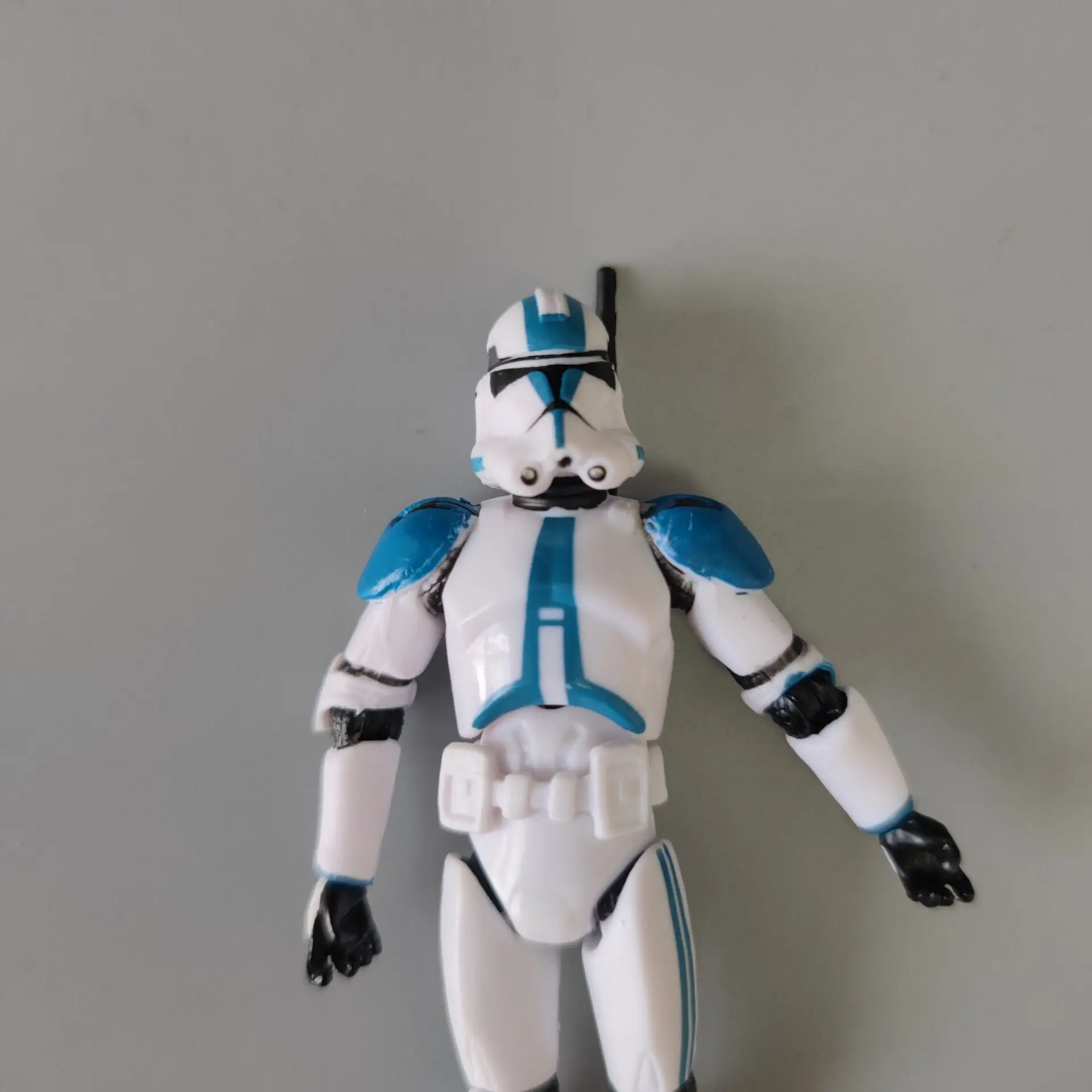 Star Wars Republic 501-st Legion Blue White Trooper 3.75" Loose Action Figure view 4
