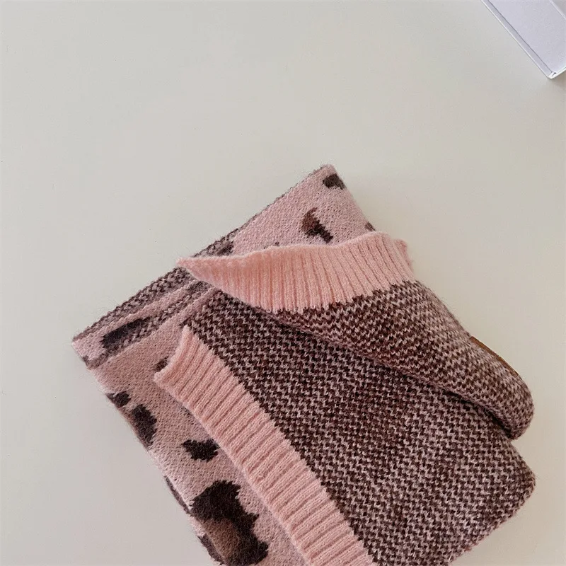 Sciarpa lunga per bambini con stampa leopardata di moda per ragazzi e ragazze autunno inverno collo lavorato a maglia caldo fazzoletto da collo per bambini sciarpe muffole