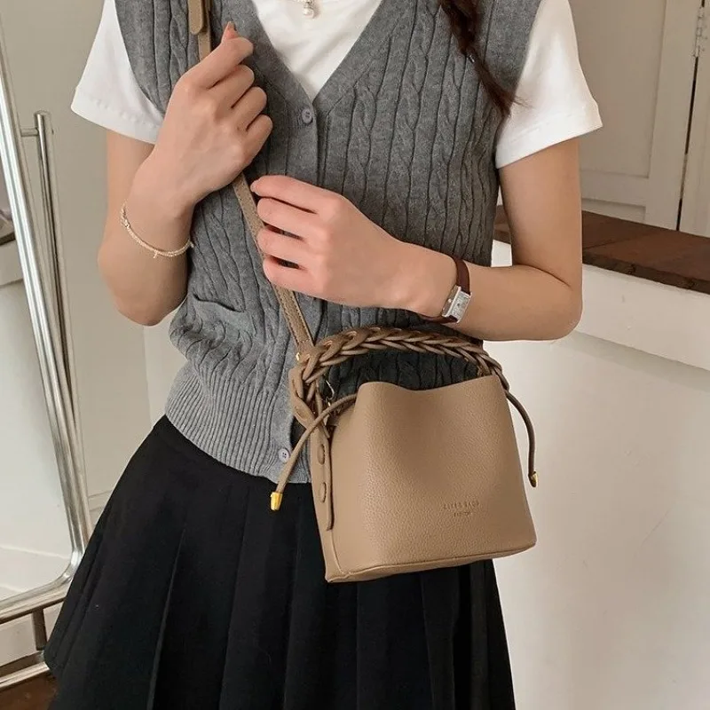 

Нежная кожаная сумка-мессенджер с гладкой поверхностью, классическая парижская винтажная сумка премиум-класса, повседневная простая сумка-тоут, мягкая и деликатная на ощупь, для женщин