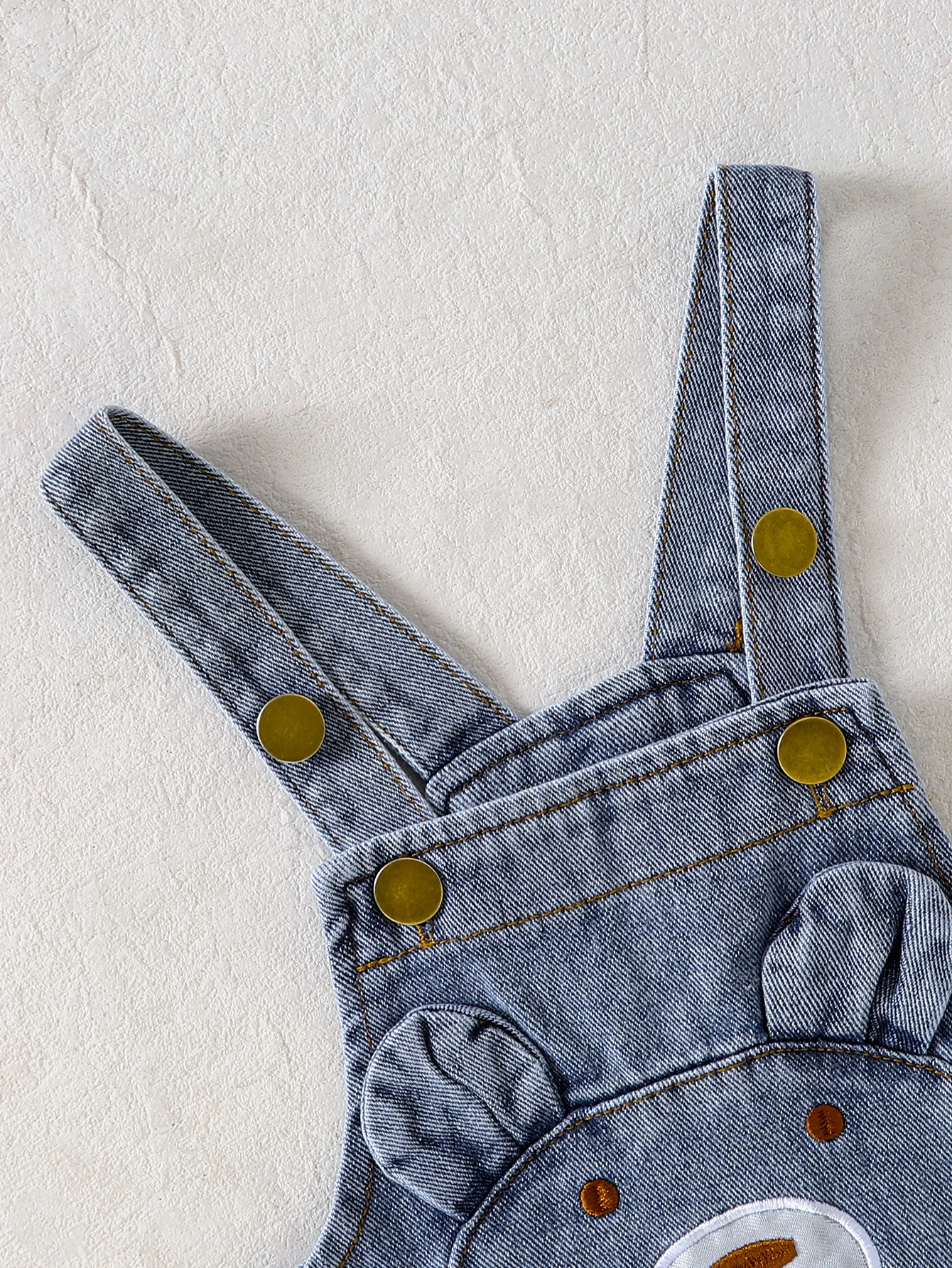 Frühling Sommer Baby Mädchen Jeans-Latzhose mit Bären- & Erdbeer-Print, Verstellbare Träger, Aufrollbare Bündchen, Lässige Spielkleidung für Kleinkinder – Detail 6