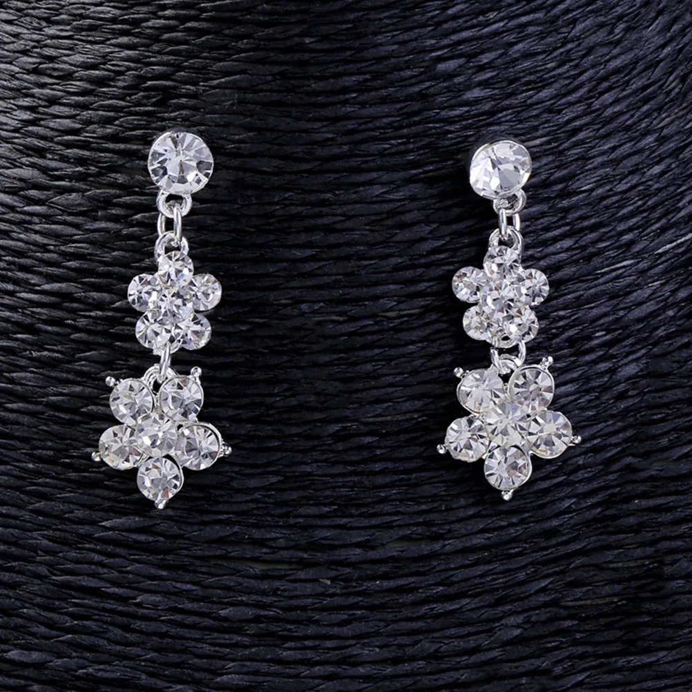 Alloy Necklace Crystal Pendant Bridal Jewelry Set Earrings Wedding Dress Decor Silver Background White Bridal