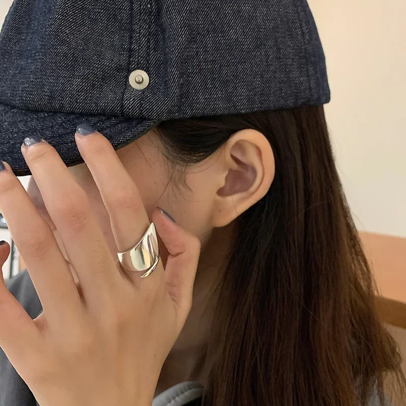 925 ayar gümüş düzensiz yüzük kadın geniş pürüzsüz açık basit Retro tarzı el yapımı yüzükler takı doğum günü hediyesi