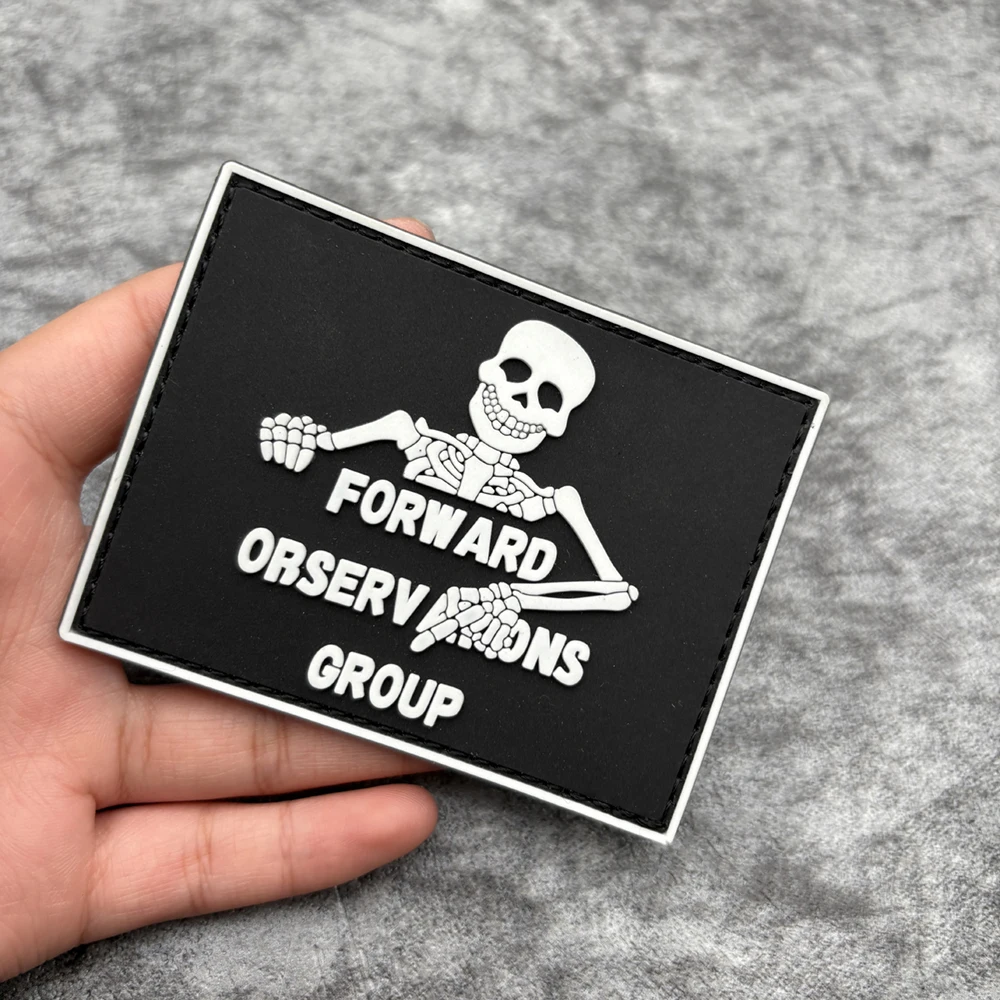 

Нашивка из ПВХ с рисунком черепа, мягкий резиновый значок с эффектом свечения в темноте, подложка на крючках, подходит для сумок, рюкзаков, жилетов и наклеек для украшения одежды, нашивок с вышивкой