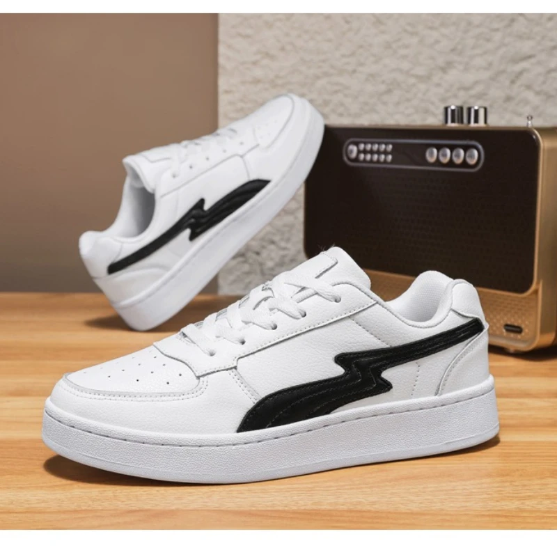 حذاء رجالي عصري جديد مستدير الأصابع غير رسمي خفيف الوزن للرجال مقاس كبير حذاء رياضي مناسب لجميع المواسم منخفض القمة مبركن