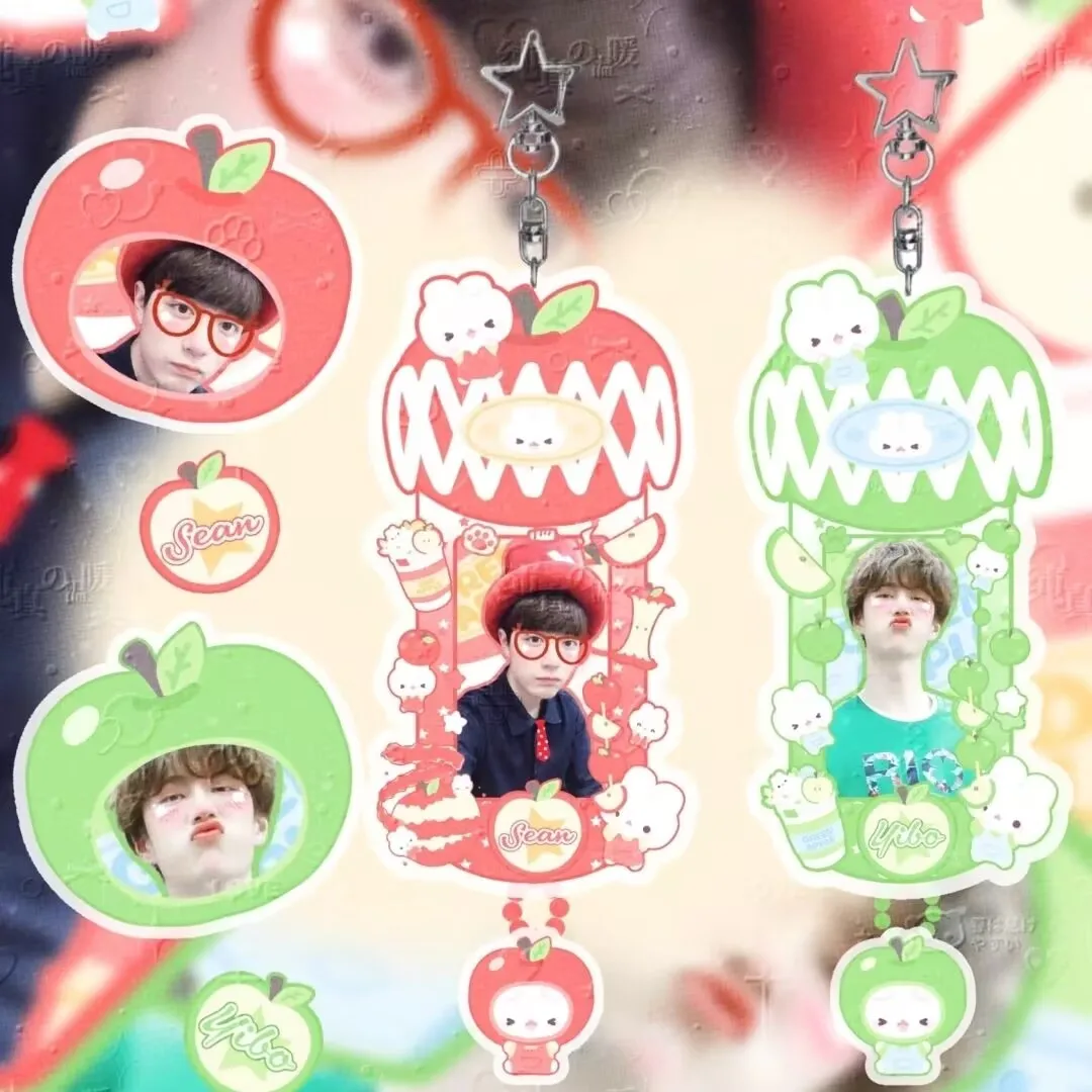 보준 이샤오의 새로운 아크릴 펜던트 "왕 이보 샤오잔"은 창의적인 책가방이자 가장 친한 친구를 위한 지지 키체인입니다.