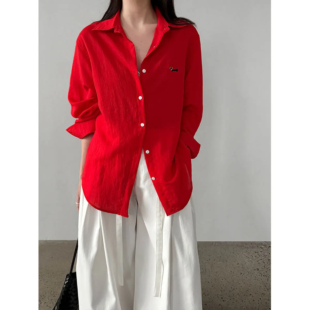 

Легкая льняная рубашка с вышивкой в виде щенка для женщин, летняя солнцезащитная куртка