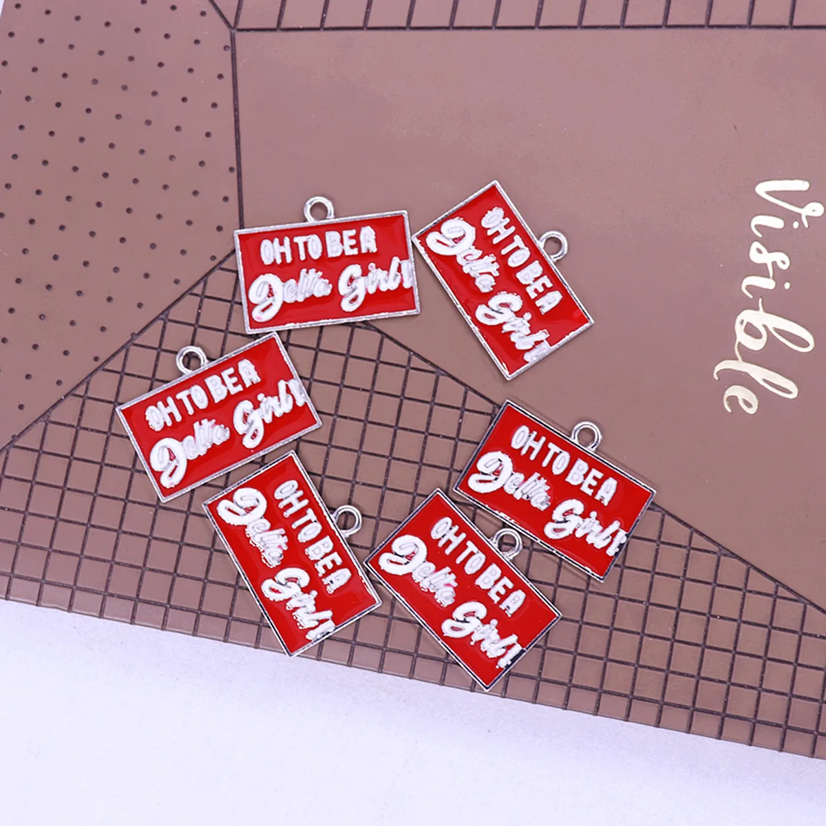 رسائل المجموعة الحمراء لتكون دلتا بنات Charms سورور المعلقات ملحق DIY بها بنفسك