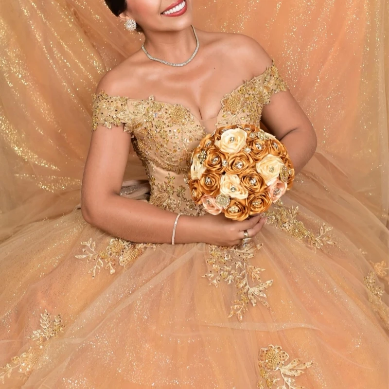 فساتين Quinceanera برتقالية لامعة قبالة الكتف مزينة بالخرز القوس المتدرج تول حفلة عيد ميلاد حلوة 16 فستان Vestidos 15 De #3