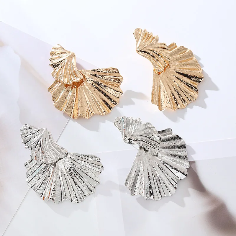New personality exaggerated metal ginkgo biloba earrings retro temperament alloy flower earrings supply