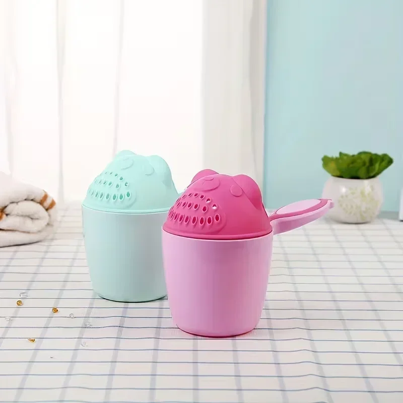 Juego de 2 Vasos para Champú para Bebés y Niños Pequeños, Diseño de Osito Adorable, Ideal para el Baño, con Cuchara de Plástico Incluida
