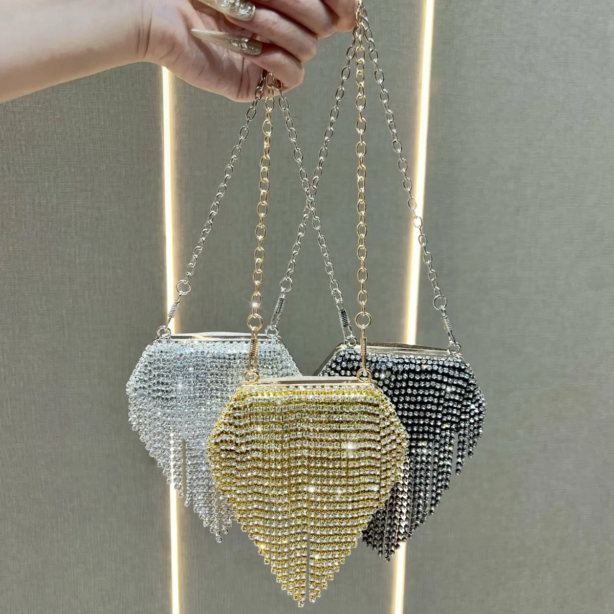 Luxury Designer Mini Heart Shape Diamond Evening Clutch Bag Ladies Fashion Rhinestones Purse Gold Silver Metal Party Coin Purse view 4