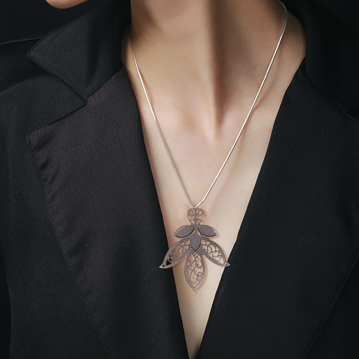 

Bronze Flower Iron Pendants Nickel Free Tibetan Style DIY Accessories for Handmade Necklace Bracelet Earrings Metal