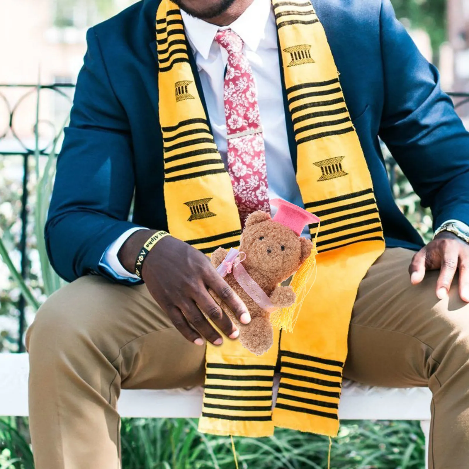 

Плюшевый мишка-выпускник 2024: милый, мягкий, обнимашечный сувенир для выпускников, декор для полки, подушка для кровати, подарок на вечеринку