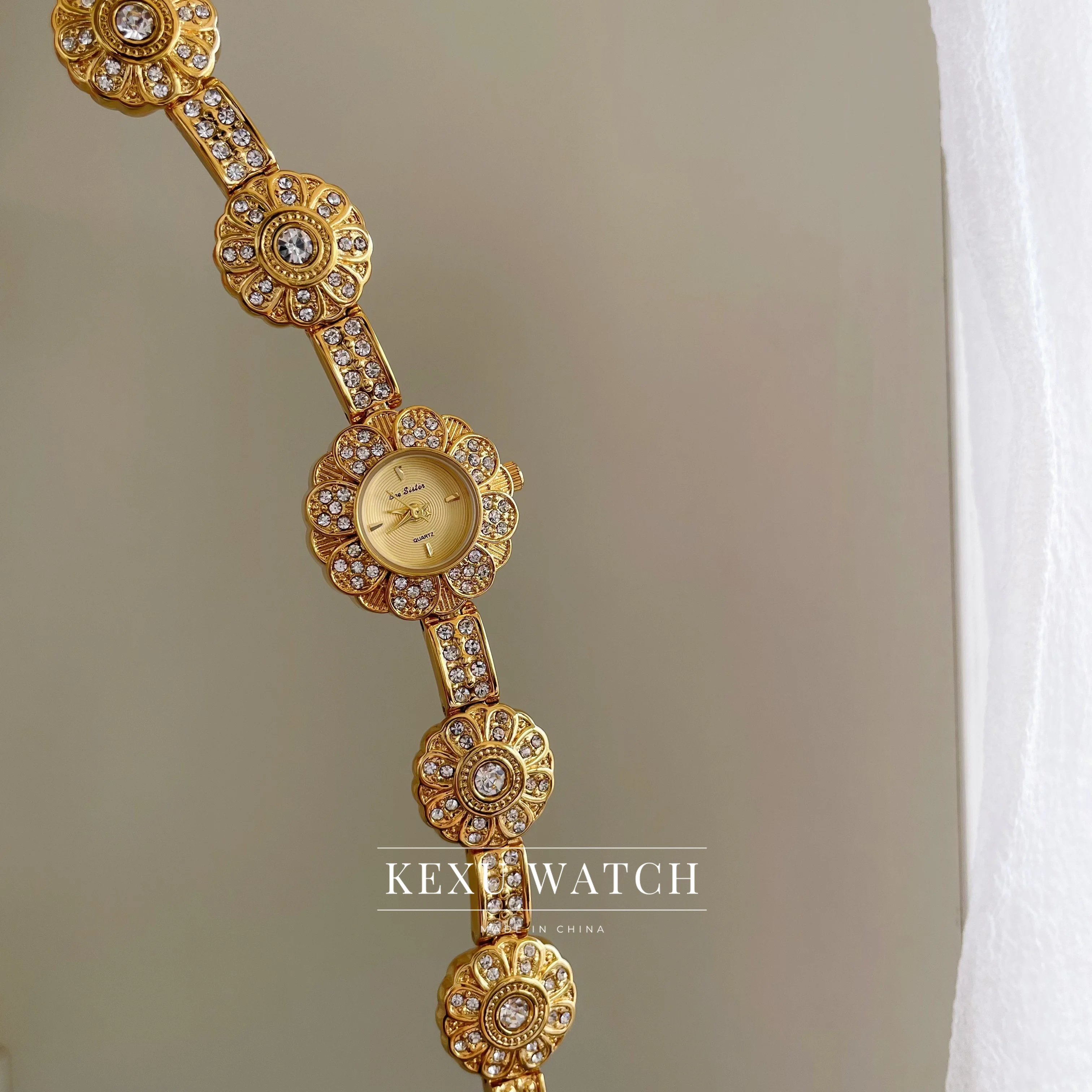

BS Watch Wholesale, Round Face Gold/Sliver Ladies Watch, Flower-shaped Watch for Women, Gold Women's Watch Wholesale