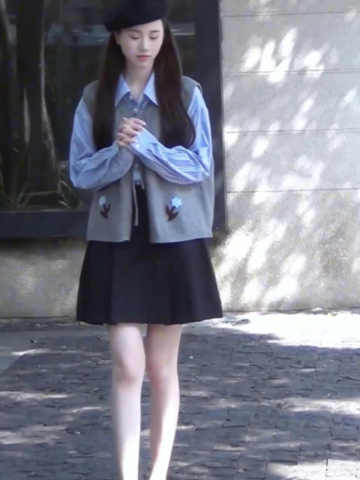 سترة محبوكة على شكل زهرة مطرزة بحزام سترة للتنقل بطبقات علوية لطيفة بدون أكمام نقية على الإنترنت S 25-29 سنة