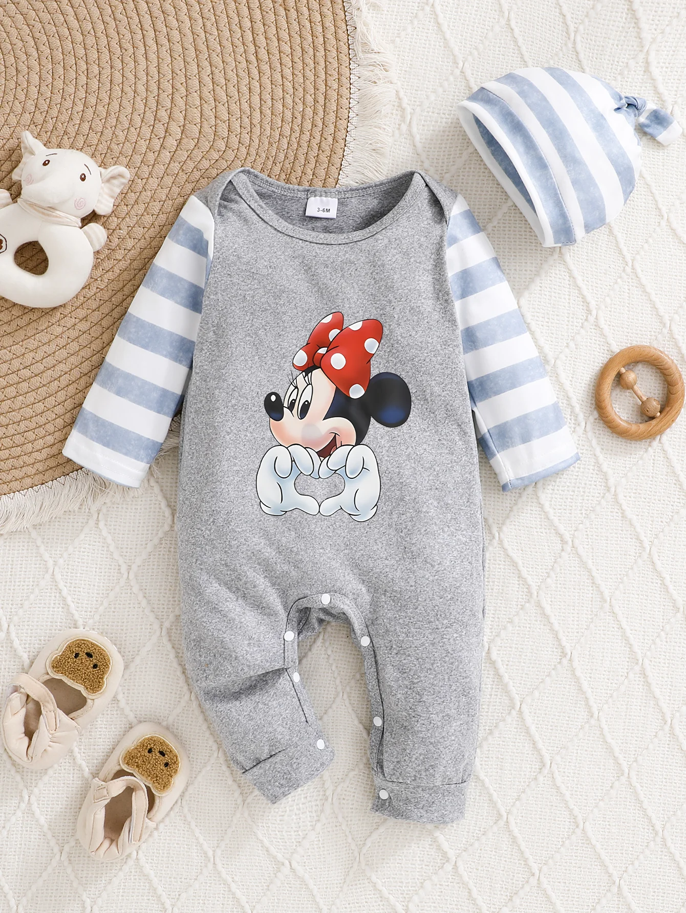

【Официально авторизованный】 Комбинезон с капюшоном Disney Minnie Baby | Уютный тканевый серый комбинезон с принтом Минни и сердечками