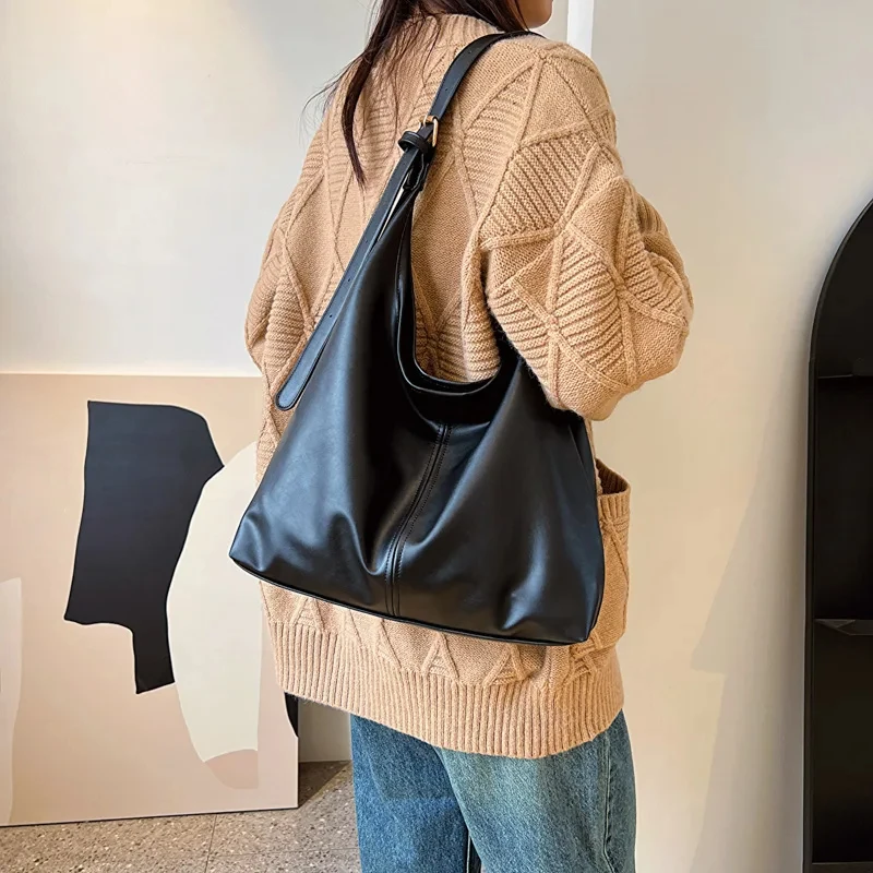 

Fashionable Simple Tote Bag for Women Large Capacity PU Commuter Shoulder Bag High Sense Retro Armpit Bag