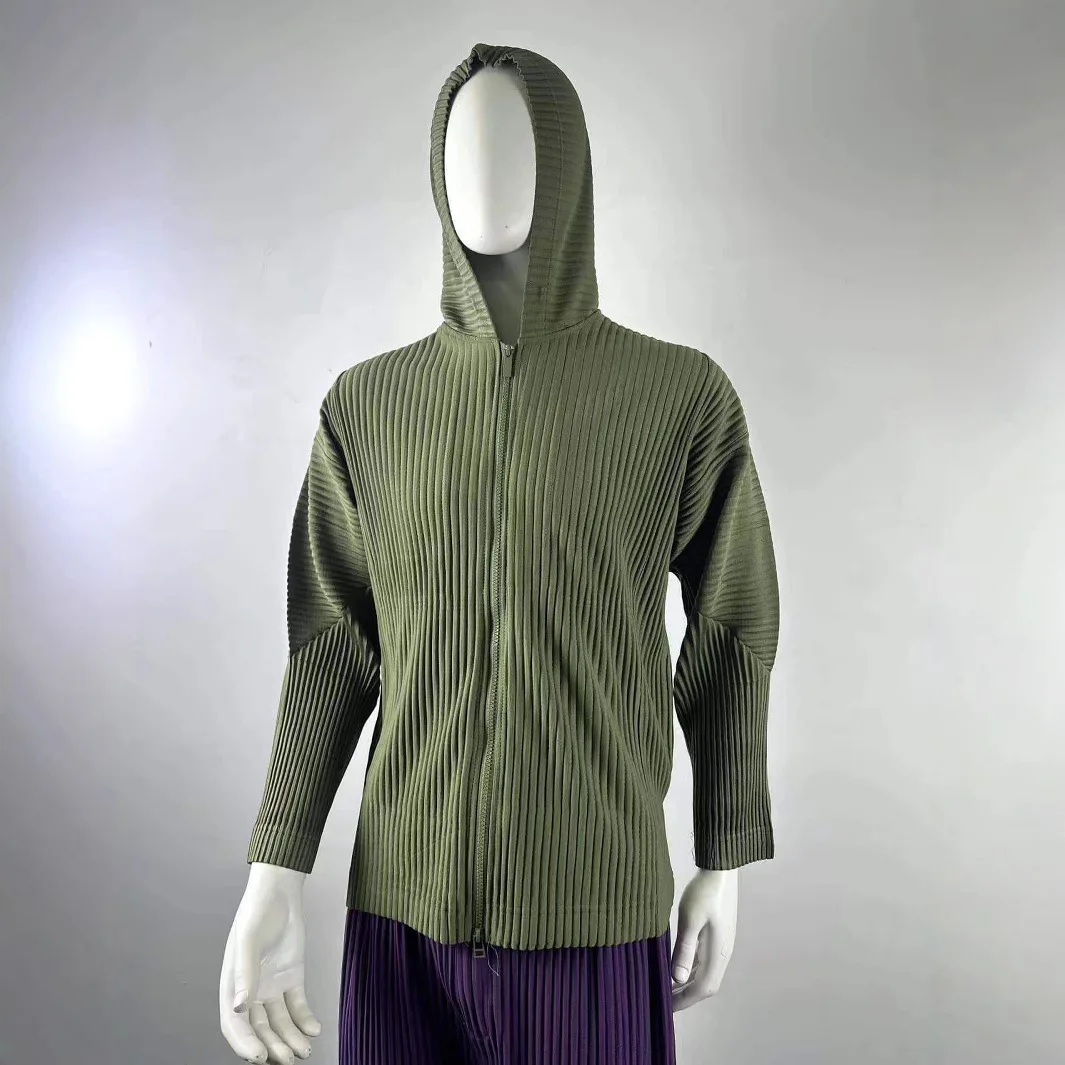 Miyake Nuovo 2025 Giacca cardigan con cerniera pieghettata da uomo Moda Felpa con cappuccio a pieghe Giacca maglione Piega allentata Casual Autunno e inverno