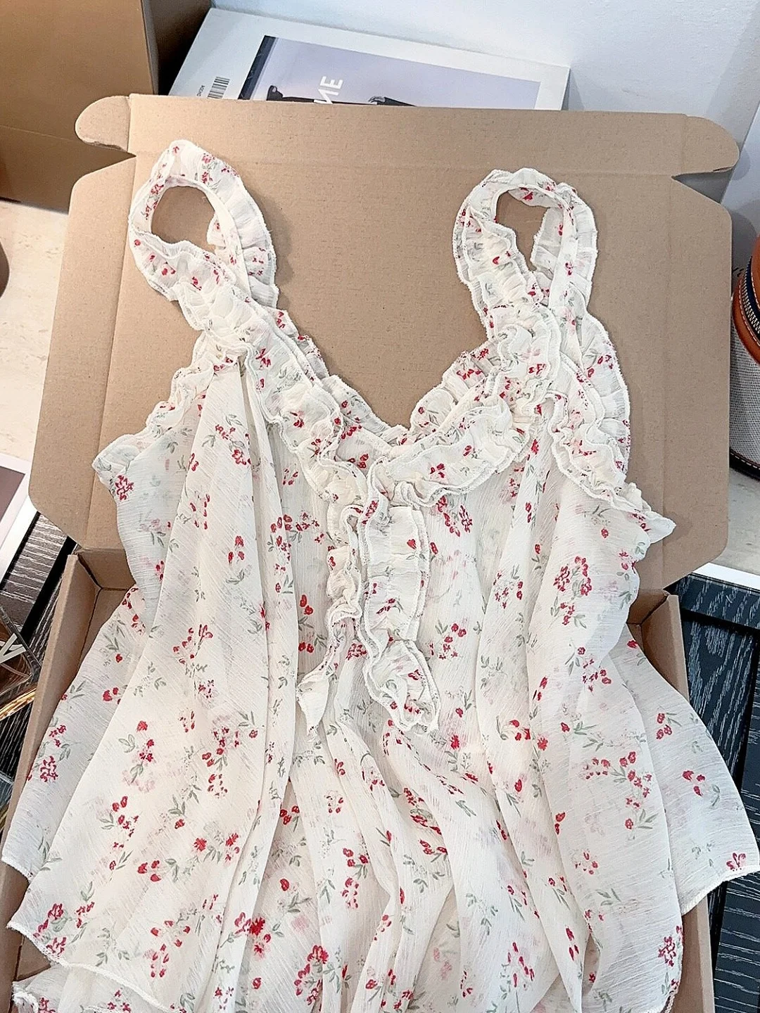 

Romantic Floral Lace Trim Crop Top Women's Summer Outerwear Loose V-Neck Polyester Chiffon Breathable Short Length Casual
