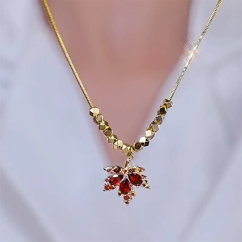 New Sight Crystal Red Maple Leaf Charm Pendant&necklaces for Women Fashion Brand Jewelry Delicate Zirconia Chain Necklaces