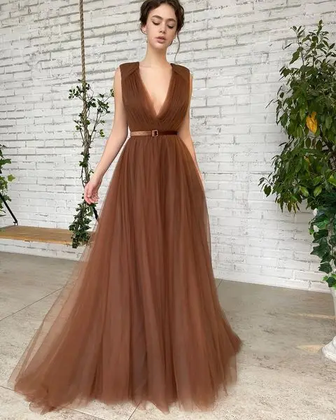 2022 Simple Tulle Long Prom Dresses V Neck Sleeveless Floor Length Evening Gowns With Velvet Sash Formal Occasion Dress