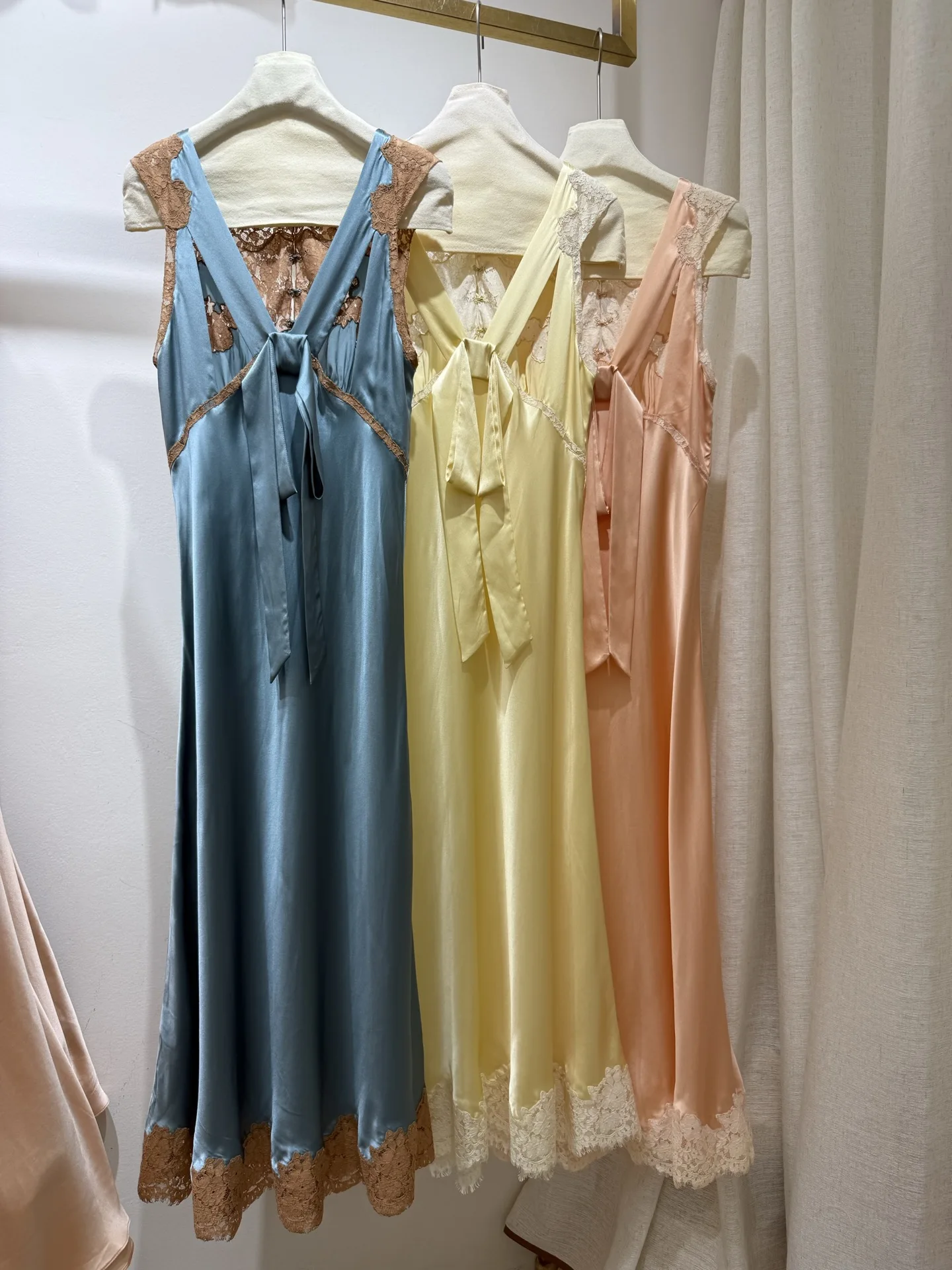 2026 New Female 100% Silk Satin Robe Lace Embroidery Spliced V-Neck Sleeveless High Waist Backless Holiday Style Long Dress