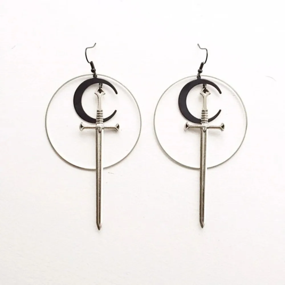 gotico-na-moda-prata-metal-circulo-preto-crescente-espada-afiada-pingente-brincos-para-mulheres-requintado-retro-joias-acessorios-presente