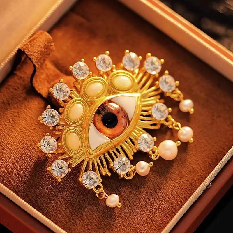 

Devil's Eye Brooch Pin Copper Vintage High Quality Luxury Brooches for Women Customized Lapel Pin Badges Fashion Jewelry Gifts
