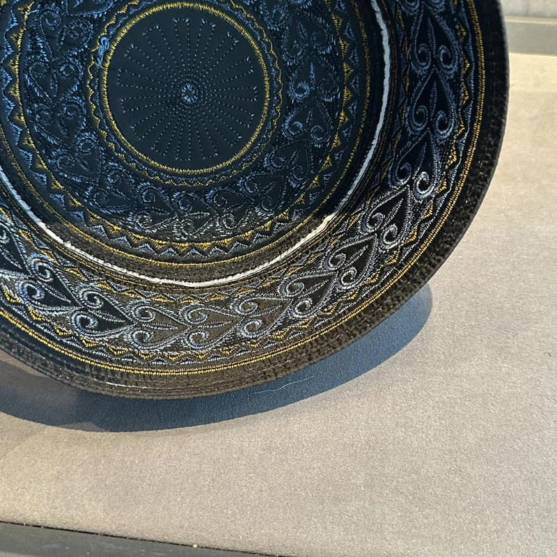 55-60 Nuovi Uomini Musulmani Cappello di Preghiera di Cotone Ricamo Arabia Saudita Cappello Islamico Musulmano Turbante Berretto Ebraico Uomini Foulard Abbigliamento